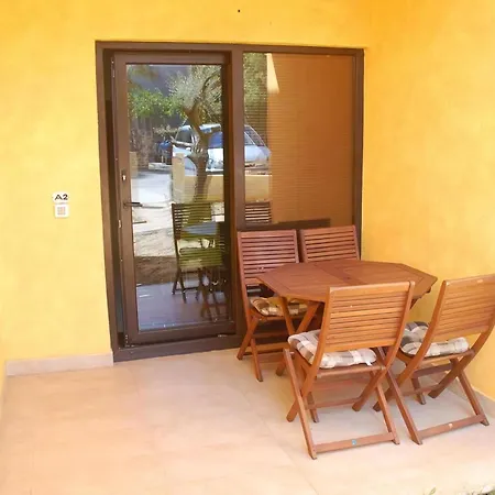 Apartment In Mit Grosser Terrasse