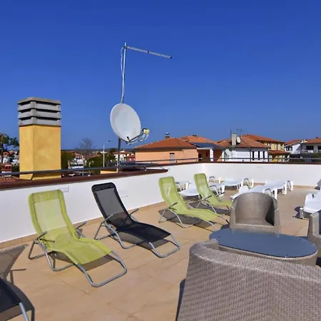 Apartment In Mit Grosser Terrasse Umag