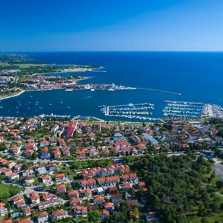 Apartment In Mit Grosser Terrasse Umag